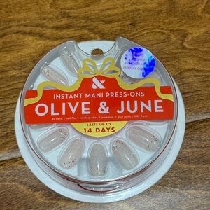 NWT Olive & June Holiday Instant Mani Press-Ons - last 14 days